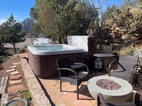 Top of uptown Sedona with Panoramic Views and Hot Tub